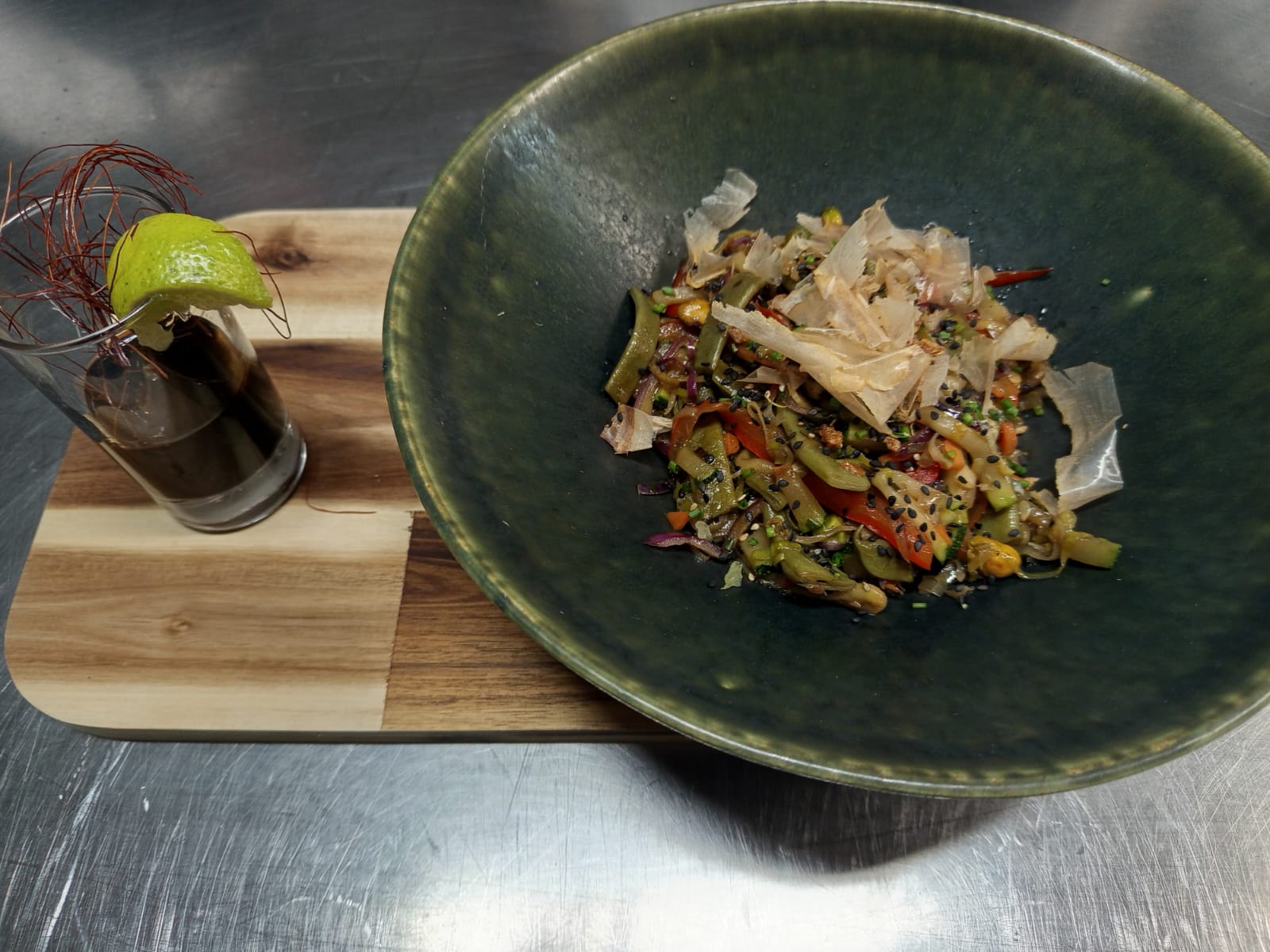 Wok de  verduras con pistachos