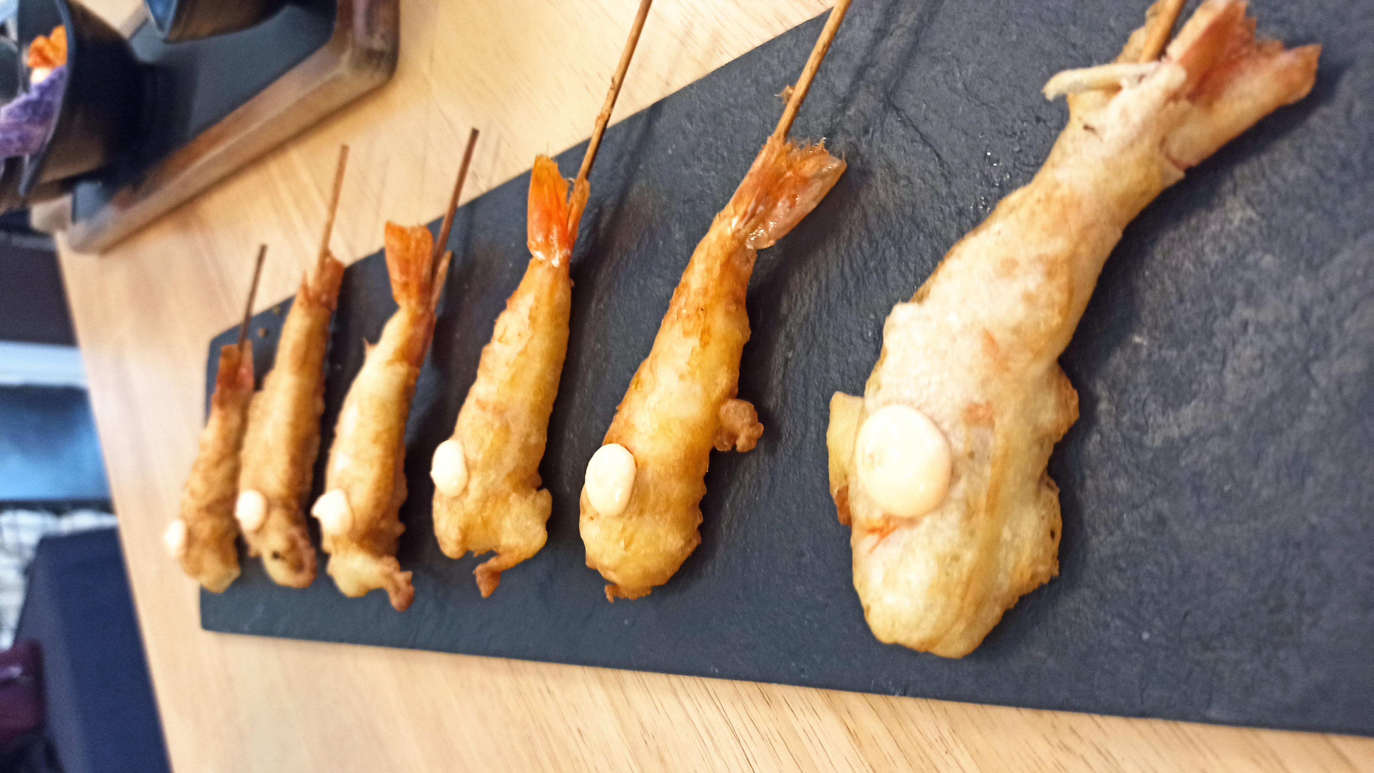 Brocheta de gamb&oacute;n tempurizada