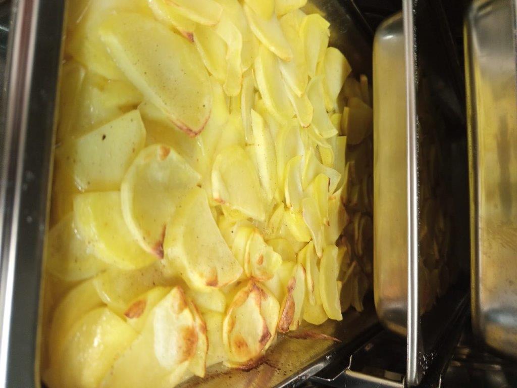 Patatas horneadas a la pimienta. Guarnici&oacute;n