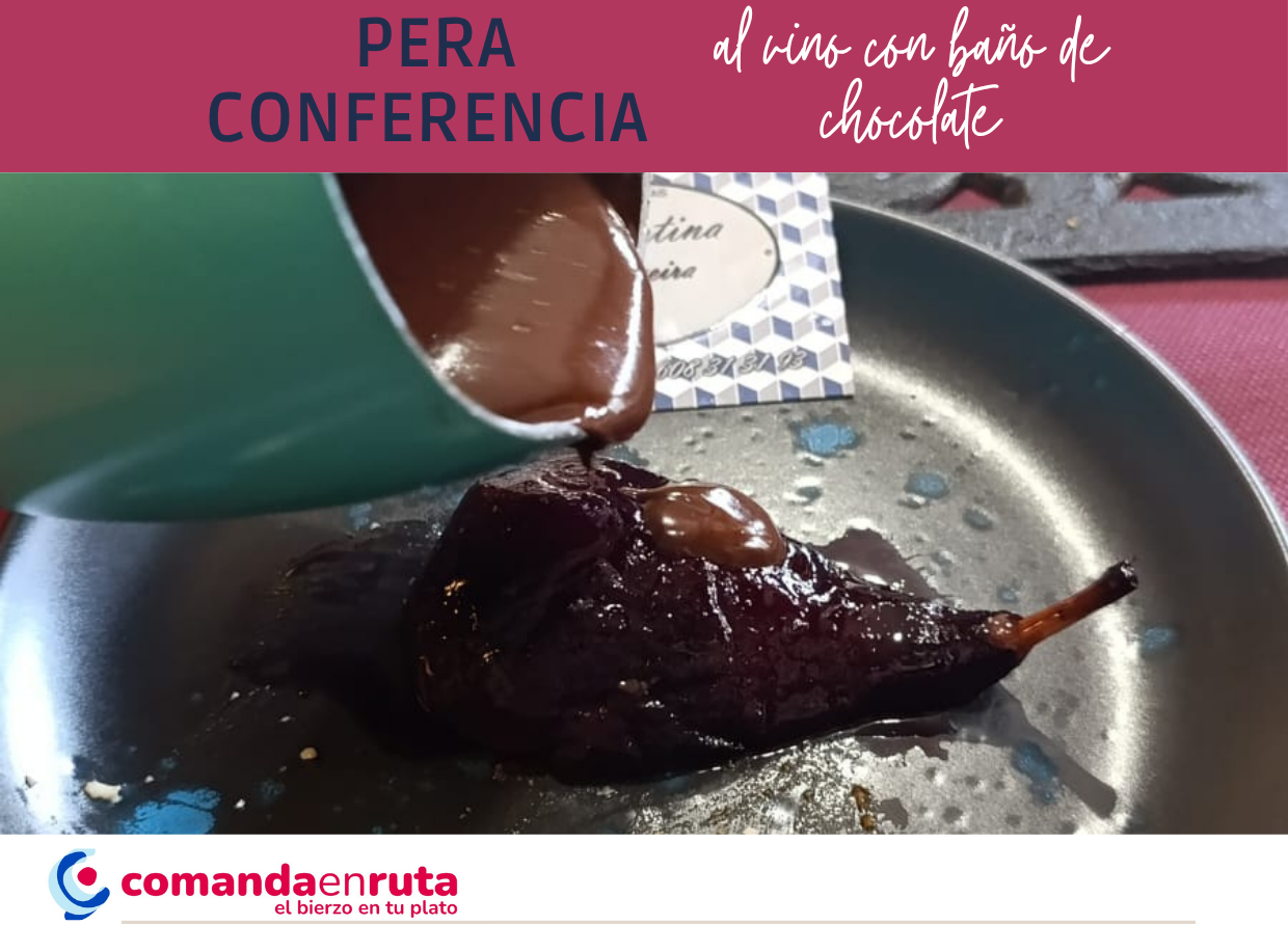 Pera conferencia al vino con baño de chocolate